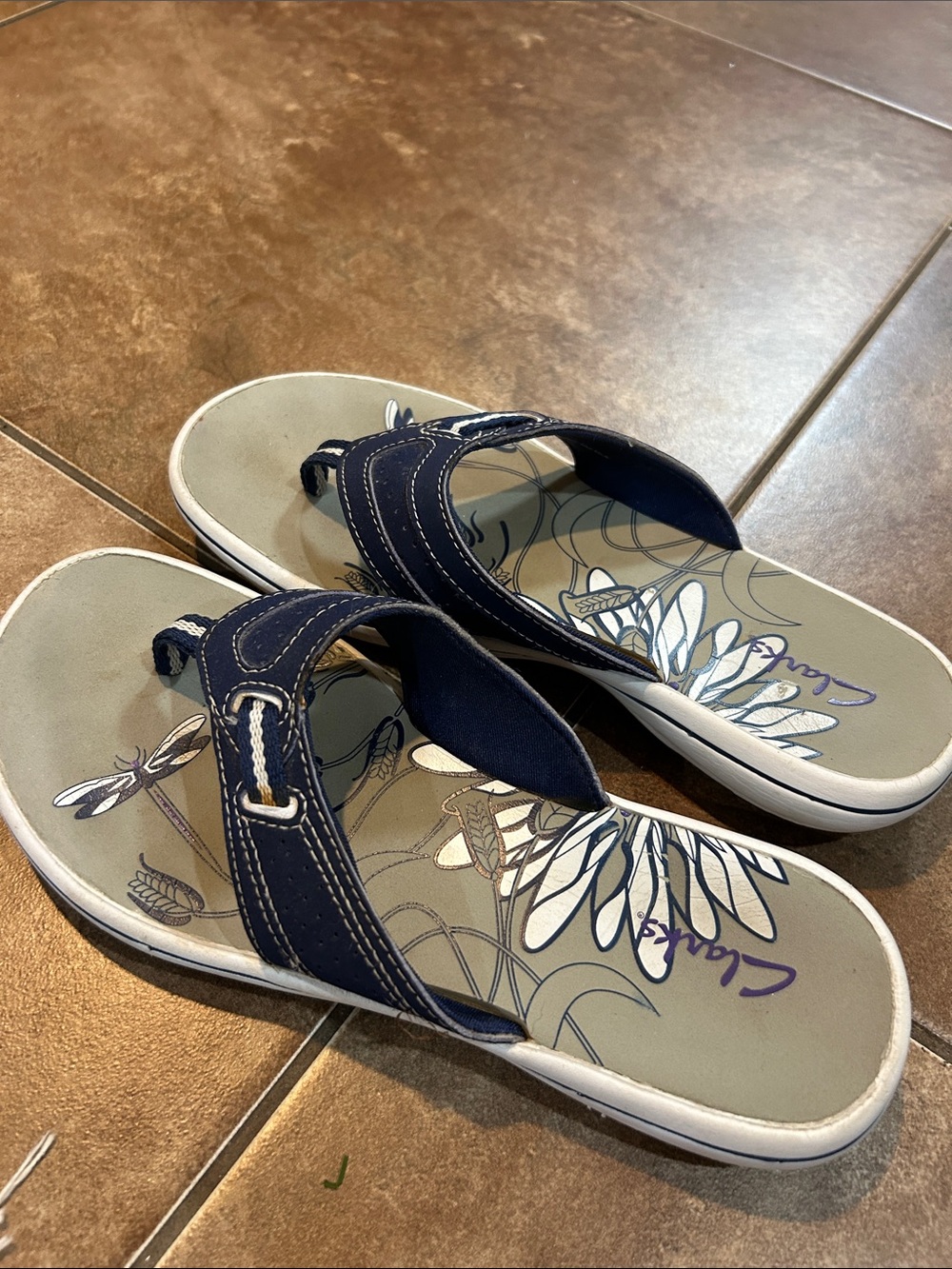 Clarks Navy and Gray Floral Footbed Thong Sandals - Picture 2 of 3